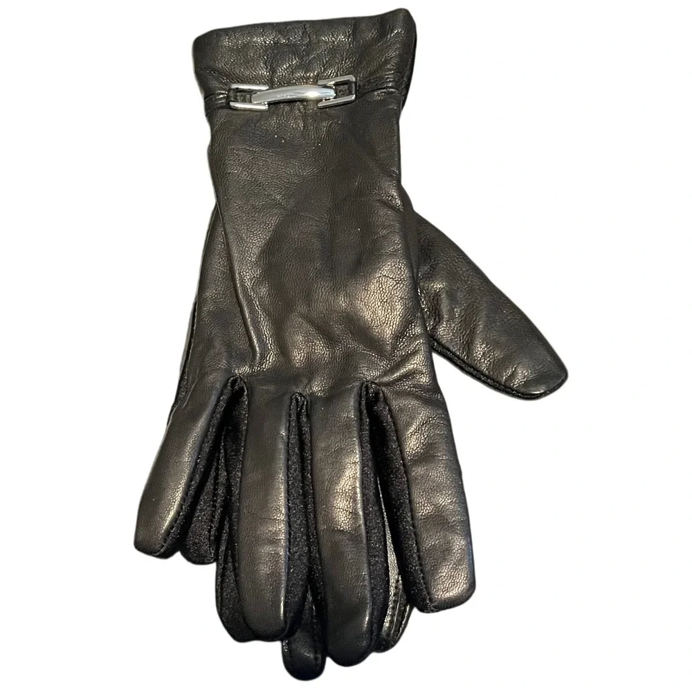 Isotoner Signature Women Black Leather SmarTouch Dress Gloves Silver Bar M/L NEW - Picture 2 of 3